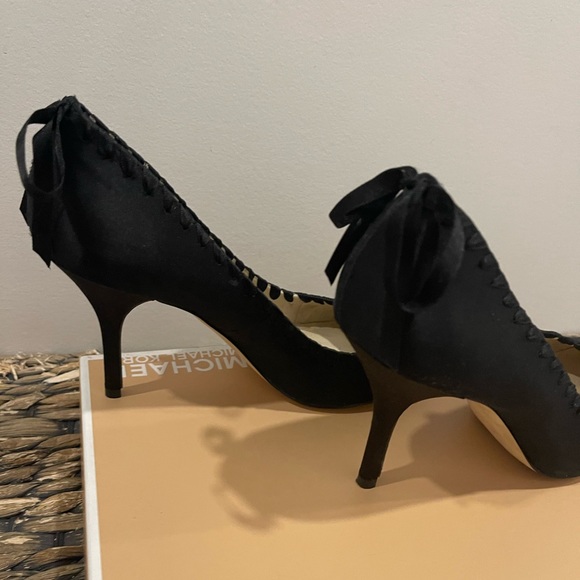 EUC Michael Kors Abbey Pump - Picture 5 of 6